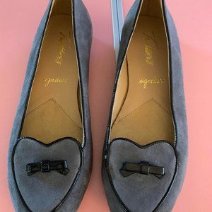 Trotters Grey suede Flats / black patten trim